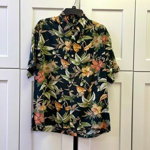 TORI RICHARD ALOHA SHIRT SIZE S COLOR BLACK WITH HIBISCUS PRINT 100% VISCOUS